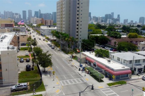 Commercial property in Miami, Florida № 1967899 - photo 6
