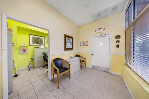 Commercial property in Miami, Florida № 1967899 - photo 19