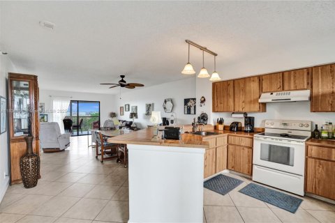 Condo in Pompano Beach, Florida, 2 bedrooms  № 1939417 - photo 4