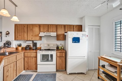 Condo in Pompano Beach, Florida, 2 bedrooms  № 1939417 - photo 6