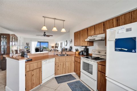 Condo in Pompano Beach, Florida, 2 bedrooms  № 1939417 - photo 7