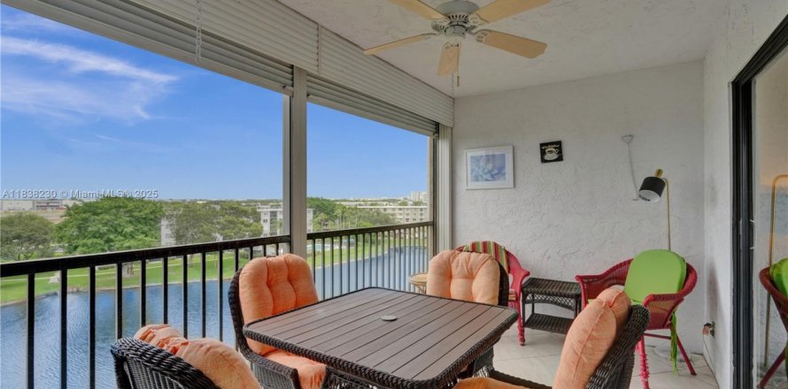 Condo in Pompano Beach, Florida, 2 bedrooms  № 1939417
