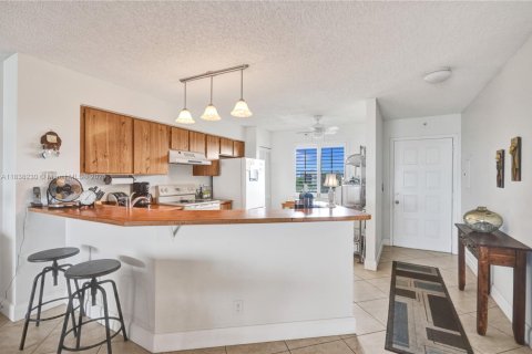 Condo in Pompano Beach, Florida, 2 bedrooms  № 1939417 - photo 5