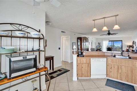 Condo in Pompano Beach, Florida, 2 bedrooms  № 1939417 - photo 9