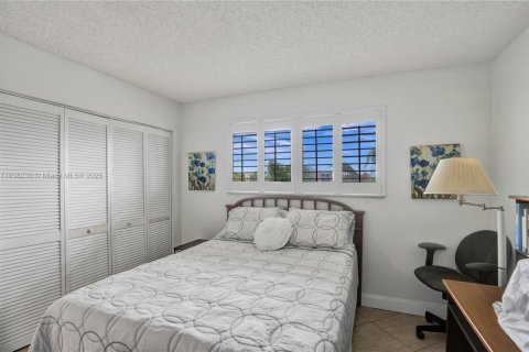 Condo in Pompano Beach, Florida, 2 bedrooms  № 1939417 - photo 14