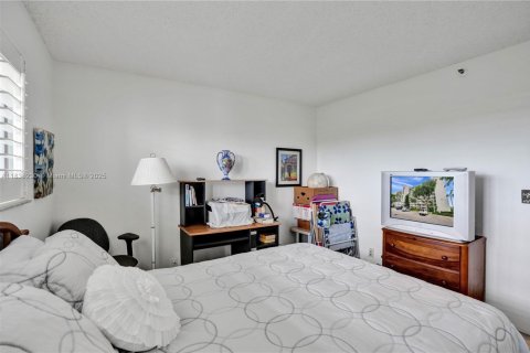 Condo in Pompano Beach, Florida, 2 bedrooms  № 1939417 - photo 13