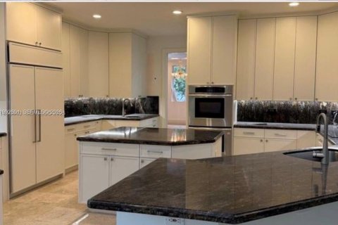 Villa ou maison à louer à Coral Gables, Floride: 5 chambres, 537.25 m2 № 2055603 - photo 8