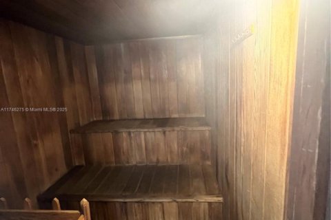 Condo in Hallandale Beach, Florida, 2 bedrooms № 1959963 - photo 21