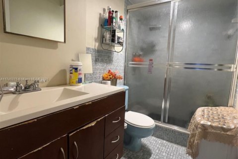 Condo in Hallandale Beach, Florida, 2 bedrooms № 1959963 - photo 17