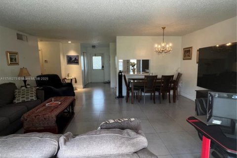 Condo in Hallandale Beach, Florida, 2 bedrooms № 1959963 - photo 16