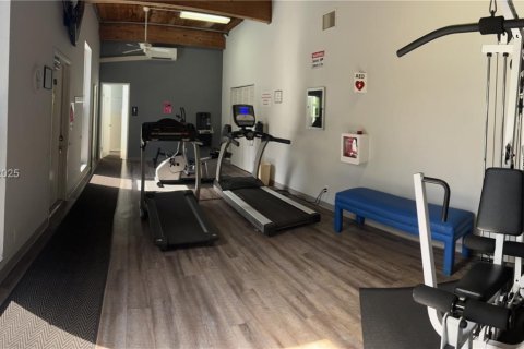 Condo in Hallandale Beach, Florida, 2 bedrooms № 1959963 - photo 23