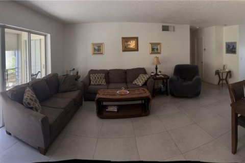 Condo in Hallandale Beach, Florida, 2 bedrooms № 1959963 - photo 9