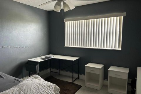 Condo in Hallandale Beach, Florida, 2 bedrooms № 1959963 - photo 4