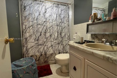 Condo in Hallandale Beach, Florida, 2 bedrooms № 1959963 - photo 18