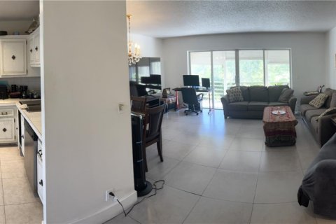 Condo in Hallandale Beach, Florida, 2 bedrooms № 1959963 - photo 11