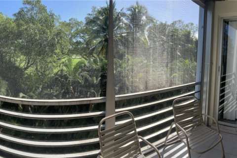 Condo in Hallandale Beach, Florida, 2 bedrooms № 1959963 - photo 13