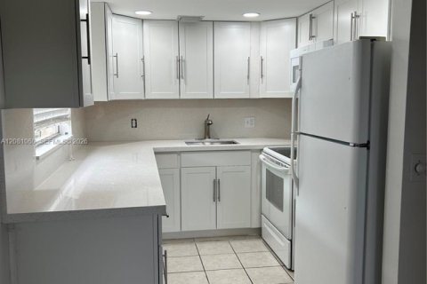 Copropriété à louer à Pembroke Pines, Floride: 2 chambres, 88.63 m2 № 2344374 - photo 5