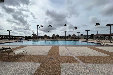 Copropriété à louer à Pembroke Pines, Floride: 2 chambres, 88.63 m2 № 2344374 - photo 3