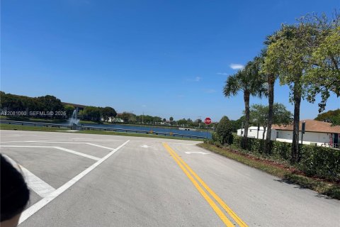 Copropriété à louer à Pembroke Pines, Floride: 2 chambres, 88.63 m2 № 2344374 - photo 2