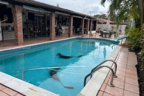 Casa en venta en Miami, Florida, 5 dormitorios, 209.22 m2 № 2000639 - foto 10