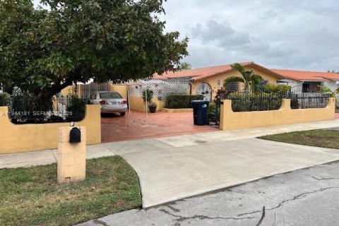 Casa en venta en Miami, Florida, 5 dormitorios, 209.22 m2 № 2000639 - foto 3