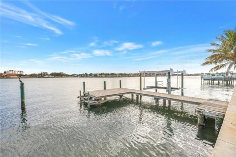 Land in Saint Petersburg, Florida № 2384010
