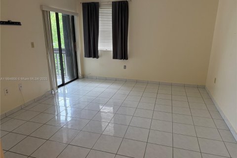 Снять в аренду кондоминиум в Майами, Флорида 2 спальни, 82.78м2, № 1947106 - фото 3