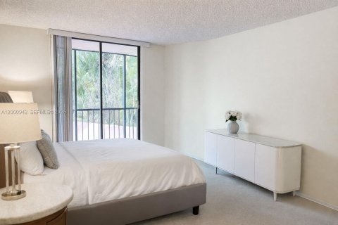 Снять в аренду кондоминиум в Холливуд, Флорида 1 спальня, 83.15м2, № 2065306 - фото 12