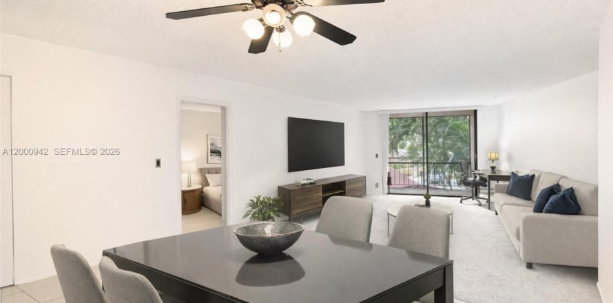 Кондоминиум с 1 спальней в Холливуд, Флорида № 2065306