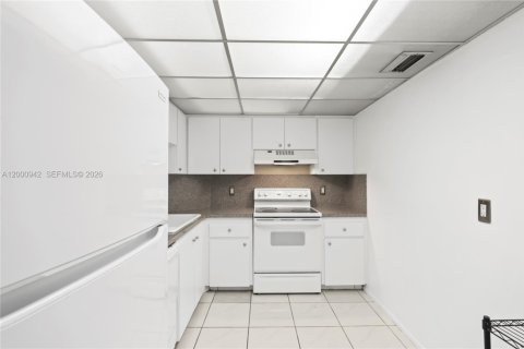 Снять в аренду кондоминиум в Холливуд, Флорида 1 спальня, 83.15м2, № 2065306 - фото 8