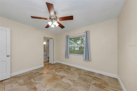 Villa ou maison à louer à Tampa, Floride: 4 chambres, 148.46 m2 № 2413778 - photo 16