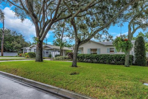 Villa ou maison à louer à Tampa, Floride: 4 chambres, 148.46 m2 № 2413778 - photo 2