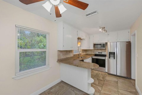 Villa ou maison à louer à Tampa, Floride: 4 chambres, 148.46 m2 № 2413778 - photo 9