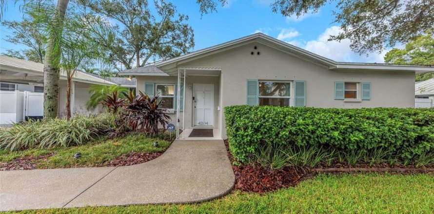 Villa ou maison à Tampa, Floride 4 chambres, 148.46 m2 № 2413778
