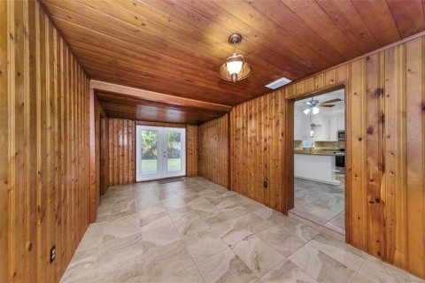 Villa ou maison à louer à Tampa, Floride: 4 chambres, 148.46 m2 № 2413778 - photo 13