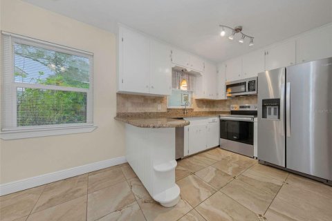 Villa ou maison à louer à Tampa, Floride: 4 chambres, 148.46 m2 № 2413778 - photo 10