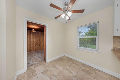 Villa ou maison à louer à Tampa, Floride: 4 chambres, 148.46 m2 № 2413778 - photo 12