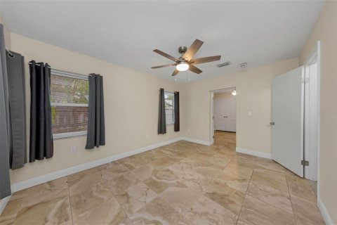 Villa ou maison à louer à Tampa, Floride: 4 chambres, 148.46 m2 № 2413778 - photo 24