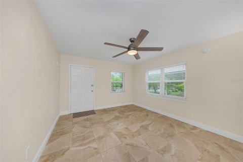 Villa ou maison à louer à Tampa, Floride: 4 chambres, 148.46 m2 № 2413778 - photo 7