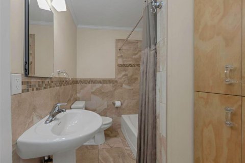 Villa ou maison à louer à Tampa, Floride: 4 chambres, 148.46 m2 № 2413778 - photo 14