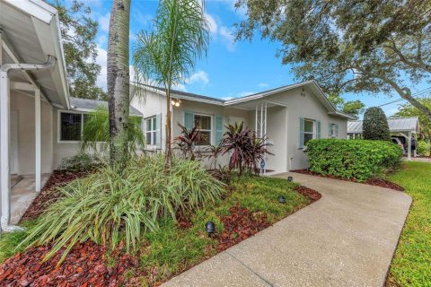 Villa ou maison à louer à Tampa, Floride: 4 chambres, 148.46 m2 № 2413778 - photo 4