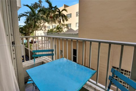 Condo in Miami Beach, Florida, 2 bedrooms  № 1693312 - photo 15