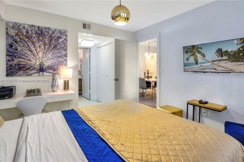Condo in Miami Beach, Florida, 2 bedrooms  № 1693312 - photo 13