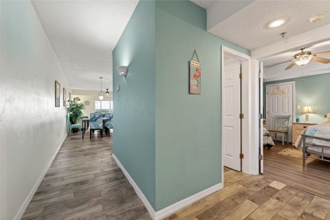 Condo in New Smyrna Beach, Florida, 2 bedrooms  № 1907569 - photo 10