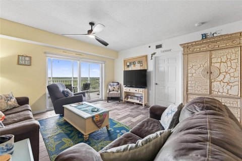 Condo in New Smyrna Beach, Florida, 2 bedrooms  № 1907569 - photo 13
