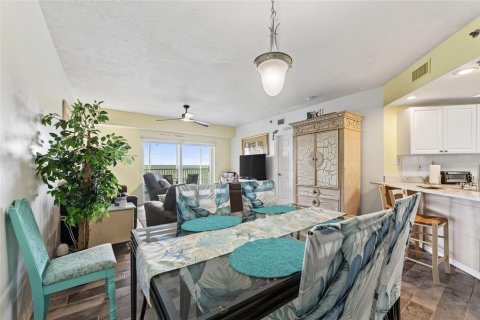Condo in New Smyrna Beach, Florida, 2 bedrooms  № 1907569 - photo 15