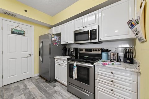 Condo in New Smyrna Beach, Florida, 2 bedrooms  № 1907569 - photo 18