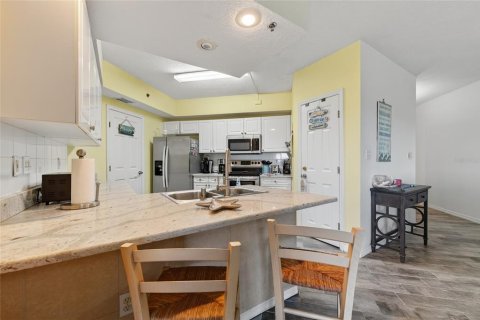 Condo in New Smyrna Beach, Florida, 2 bedrooms  № 1907569 - photo 19