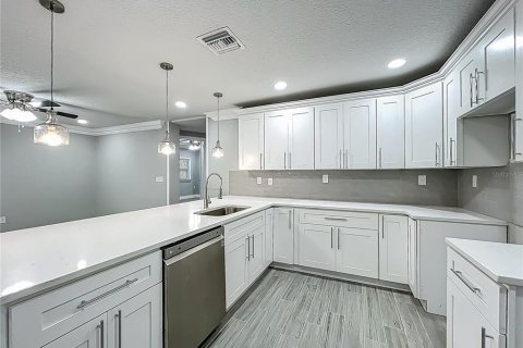 Casa en venta en Orlando, Florida, 4 dormitorios, 157.93 m2 № 1679892 - foto 15
