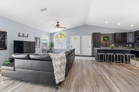 House in Sorrento, Florida 2 bedrooms, 103.03 sq.m. № 2111993 - photo 5